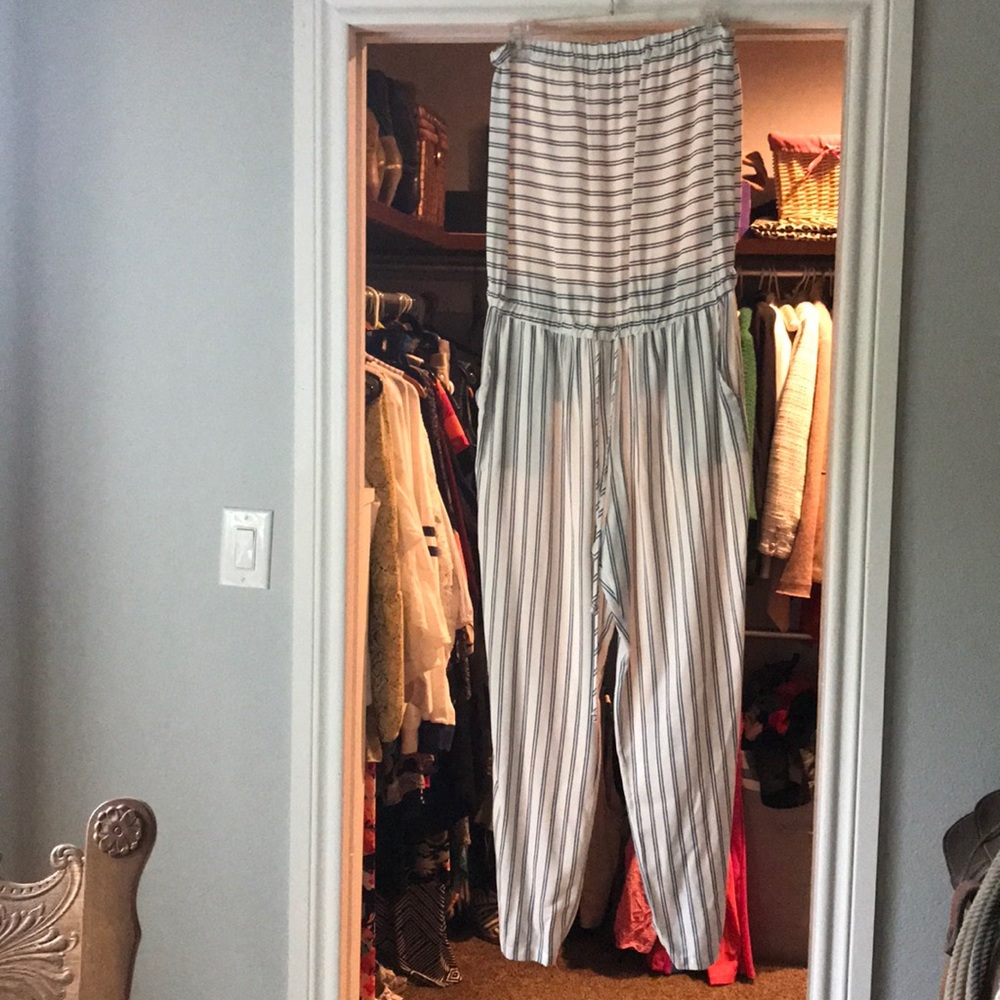 Sleeveless jumpsuit